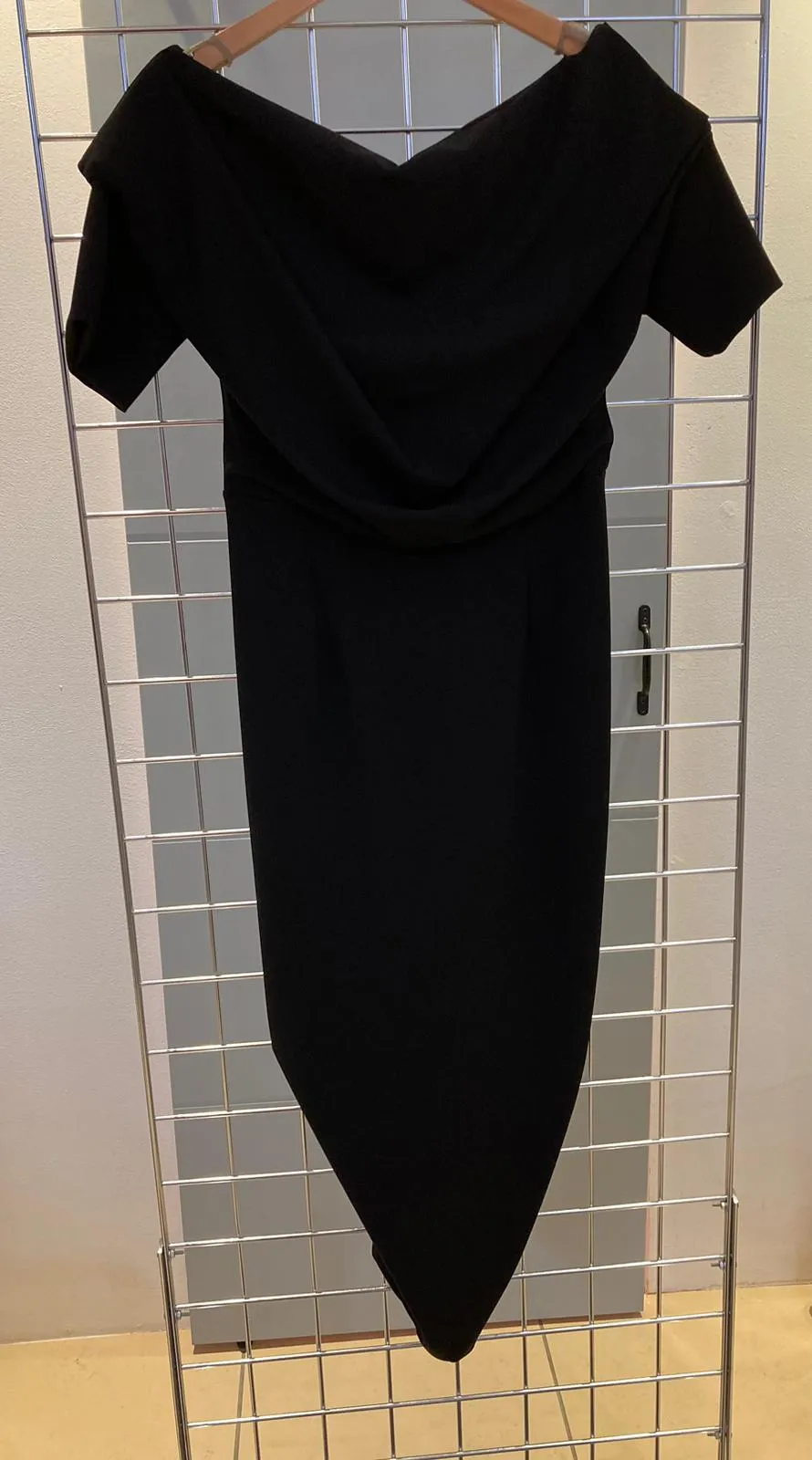 Atom label black crepe dress
