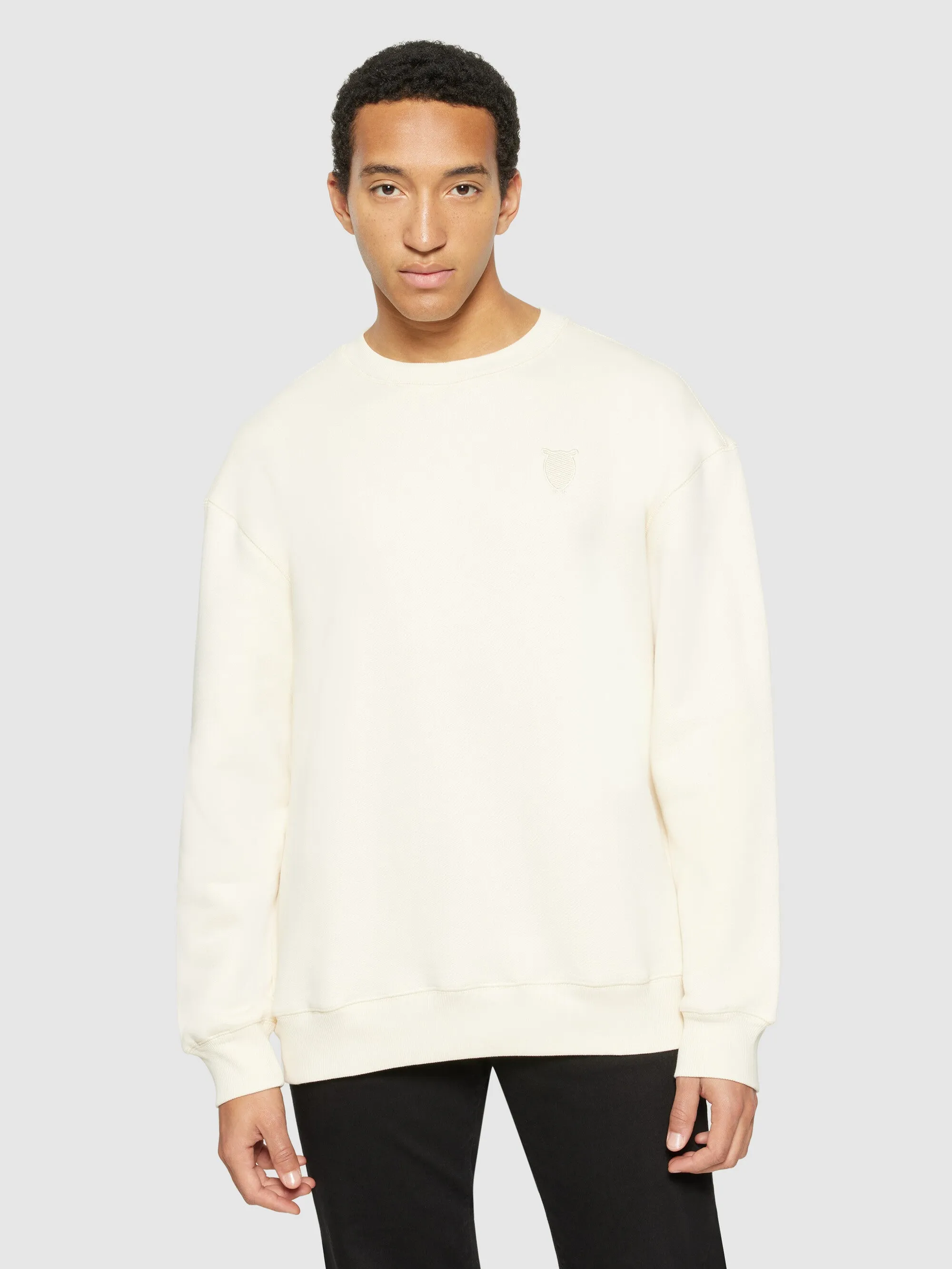 Straight fit sweat with embroidery at chest - Buttercream