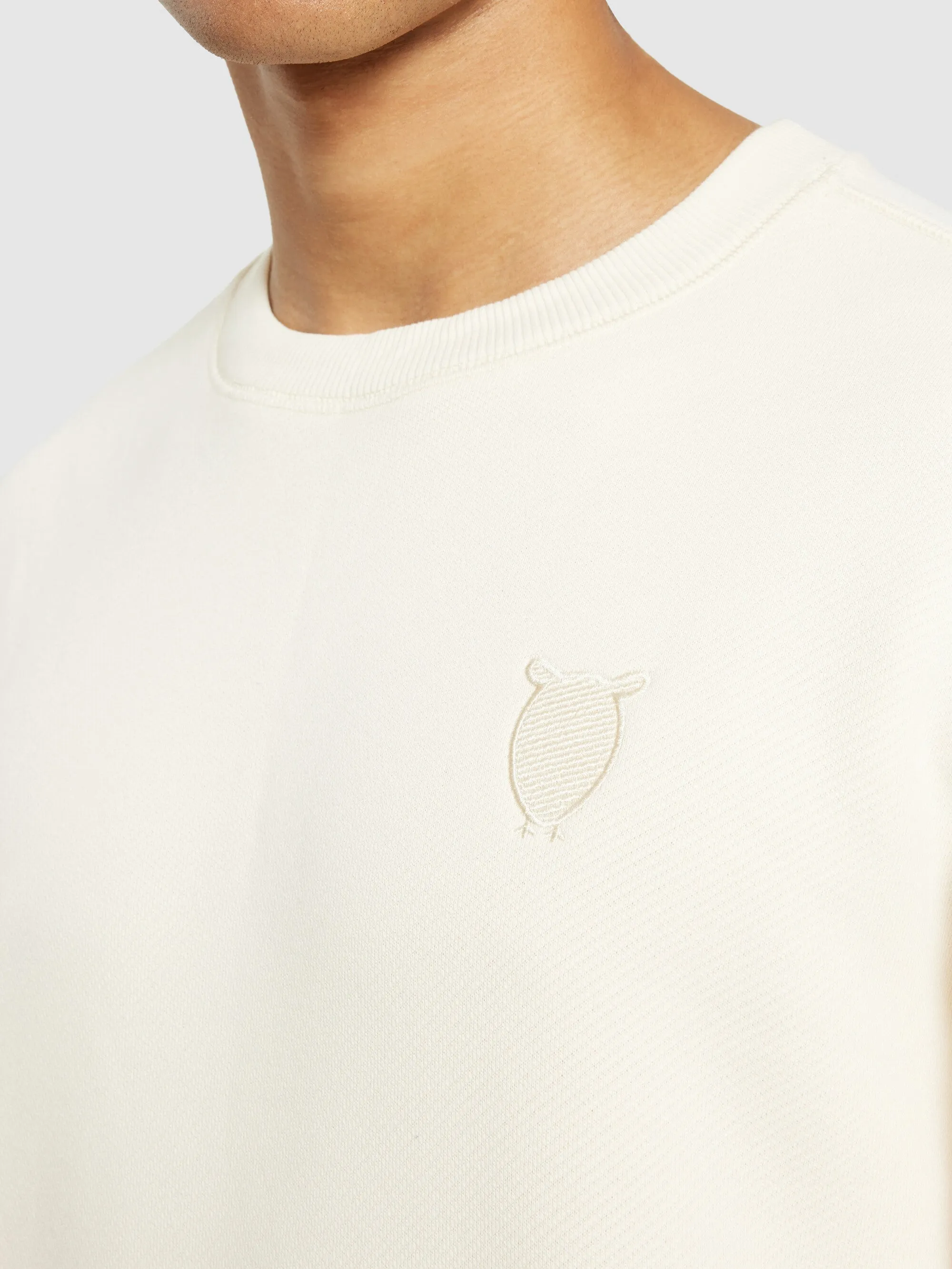 Straight fit sweat with embroidery at chest - Buttercream