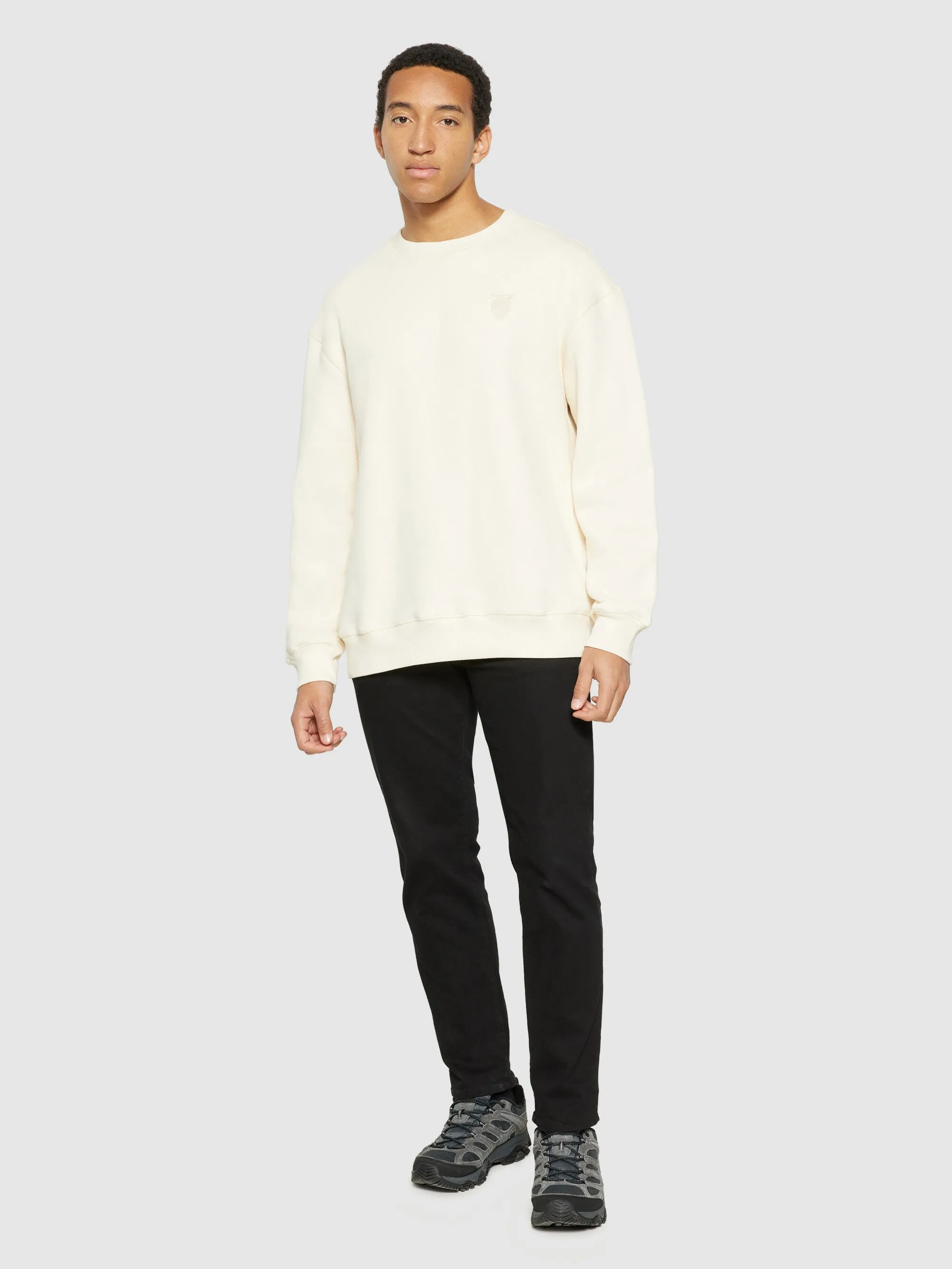 Straight fit sweat with embroidery at chest - Buttercream